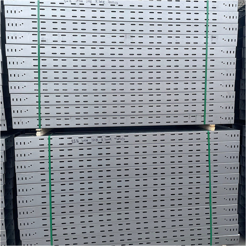 Chemin de câbles perforé