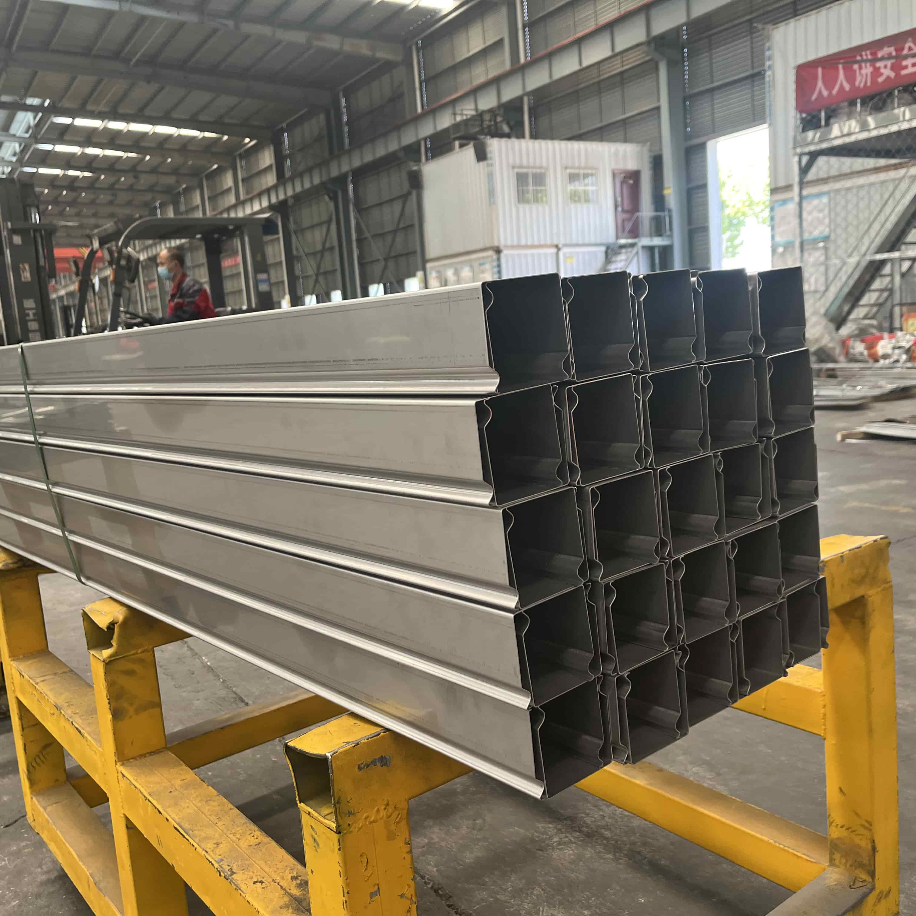 Chemin de câbles à grande portée