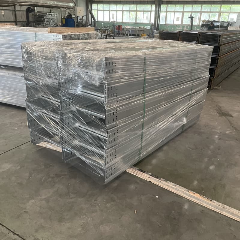 Personnalisation de chemins de câbles en aluminium