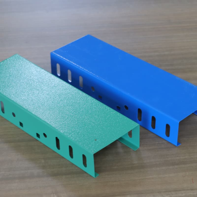 Personnalisation de chemins de câbles ignifuges peints par pulvérisation