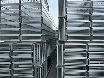 Support de chemin de câbles à double couche