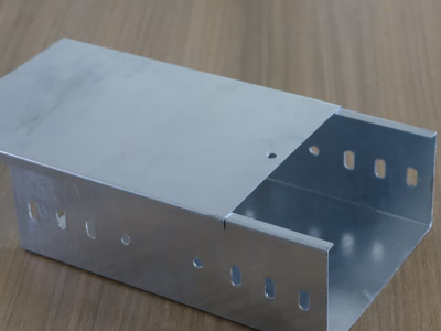 Chemin de câbles fendu