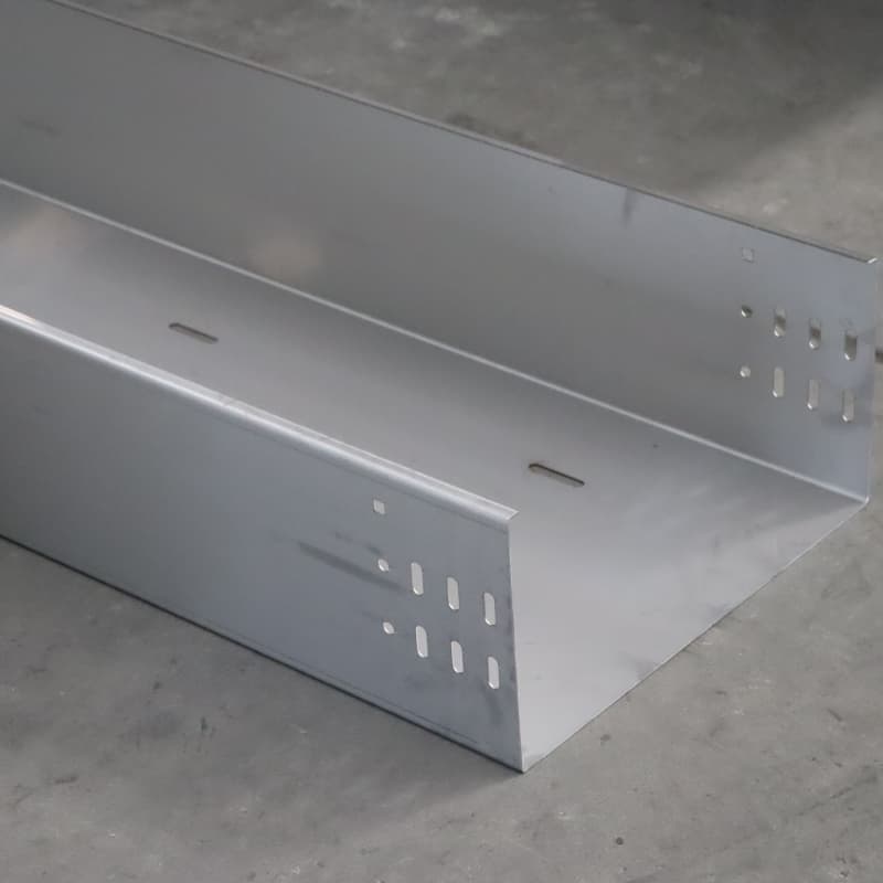 Chemin de câbles traversant