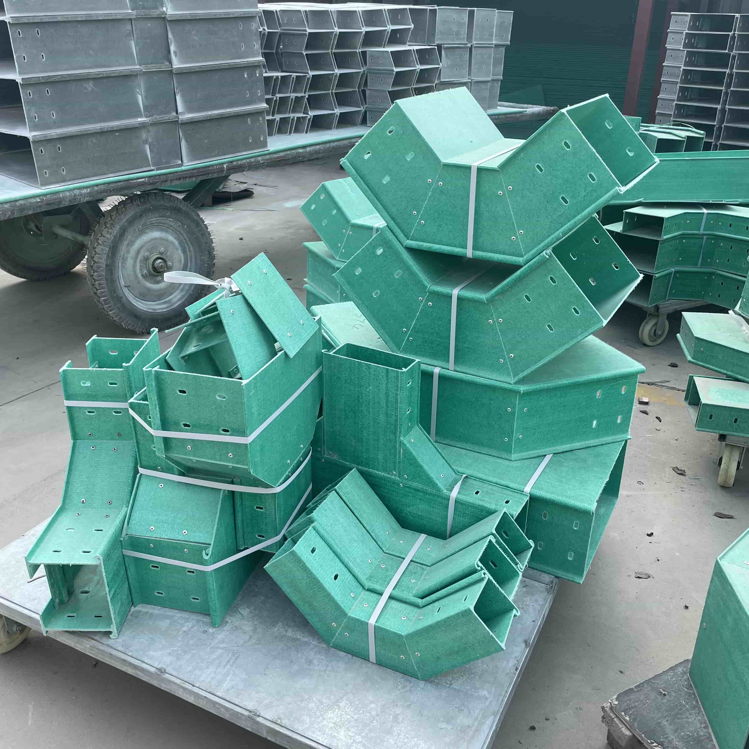 Chemin de câbles en fibre de verre